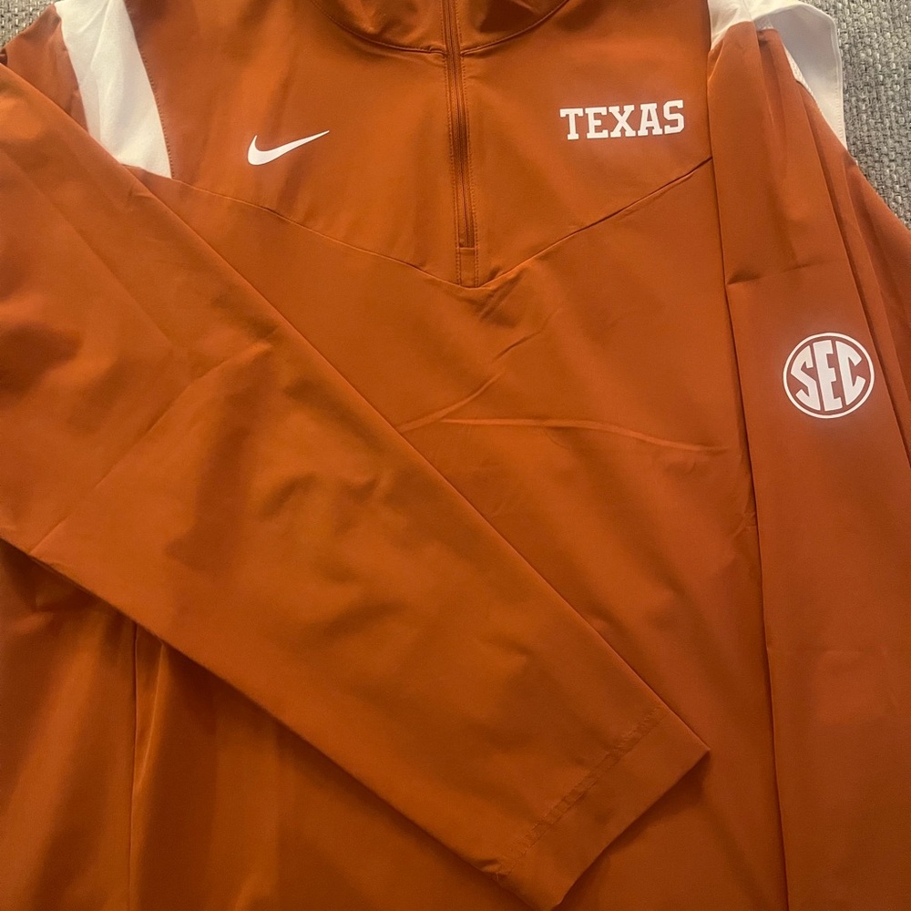 Nike Texas Longhorns Coaching Pullover, Official On-Field SEC Apparel. XL